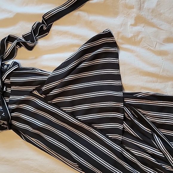 Halter style dress - Picture 2 of 4